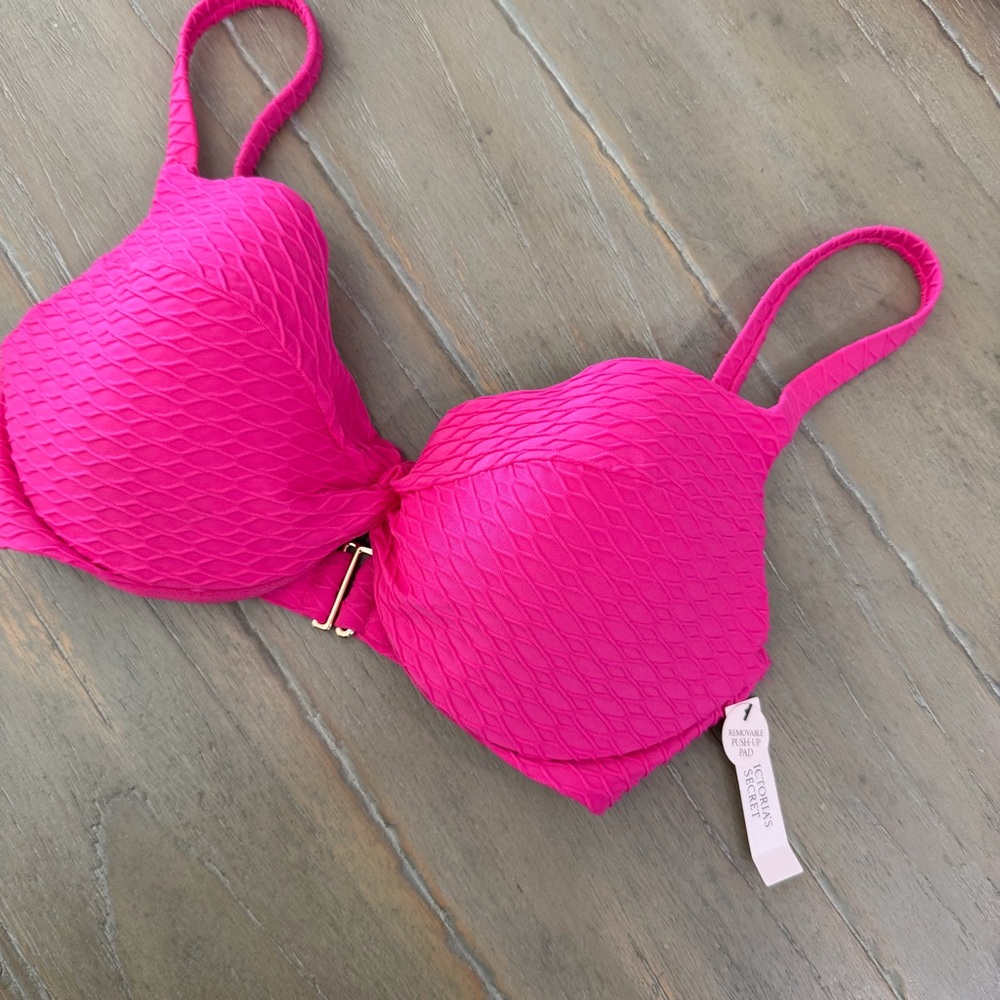 Victoria secret Hot Pink Textured Push-Up Bra 32DD 32D 32A 32C